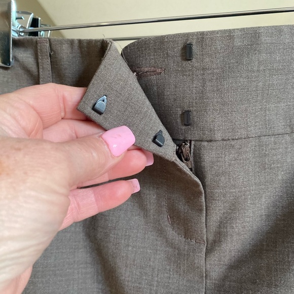 Women’s Beautiful Taupe Lined Pencil Skirt! Sz 6! Gorgeous slit in the back. - Picture 9 of 10
